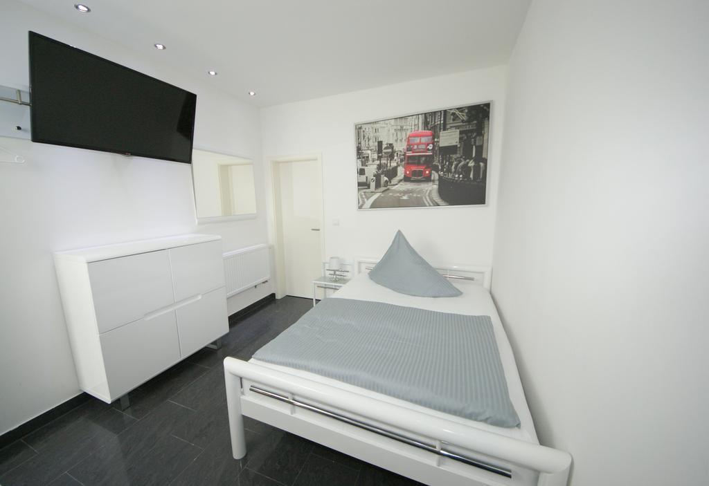 Am Rosenplatz,24 Stunden Check In, Kostenfreie Parkplaetze Hotel