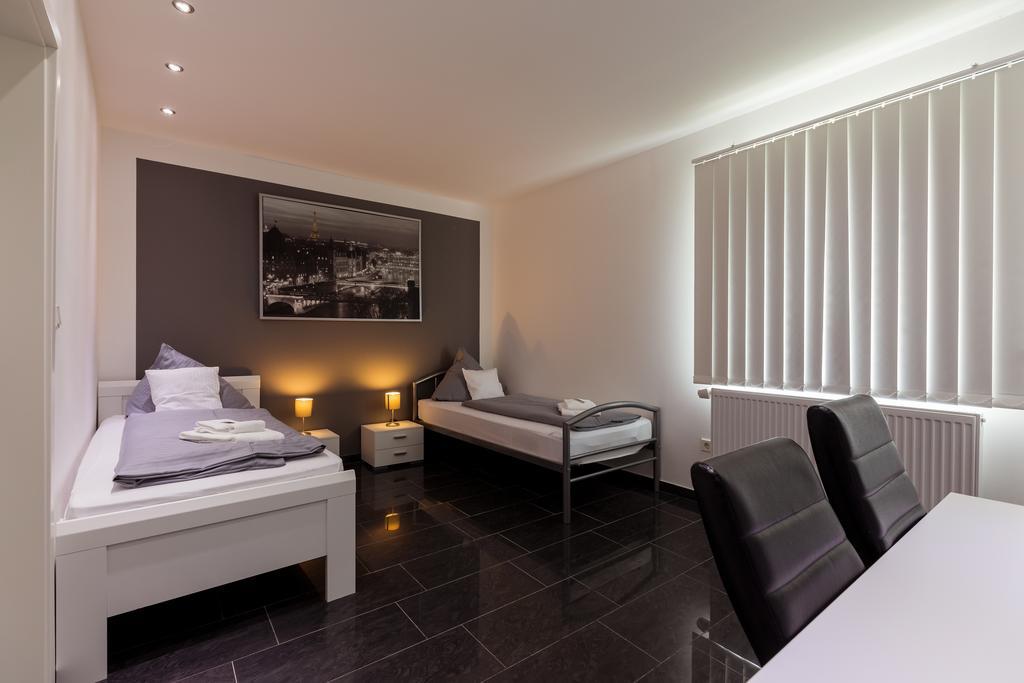 Am Rosenplatz,24 Stunden Check In, Kostenfreie Parkplaetze Hotel Brechtorf