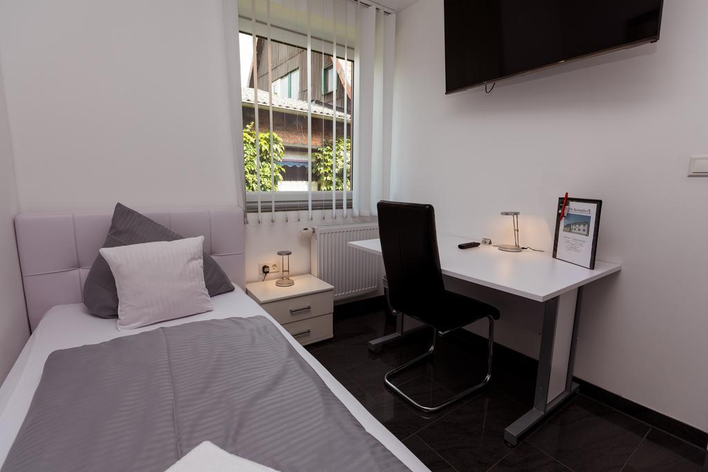 Am Rosenplatz,24 Stunden Check In, Kostenfreie Parkplaetze Hotel 2*