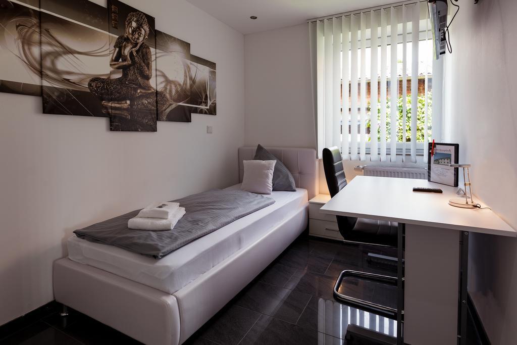 Hotel Am Rosenplatz,24 Stunden Check In, Kostenfreie Parkplaetze Brechtorf